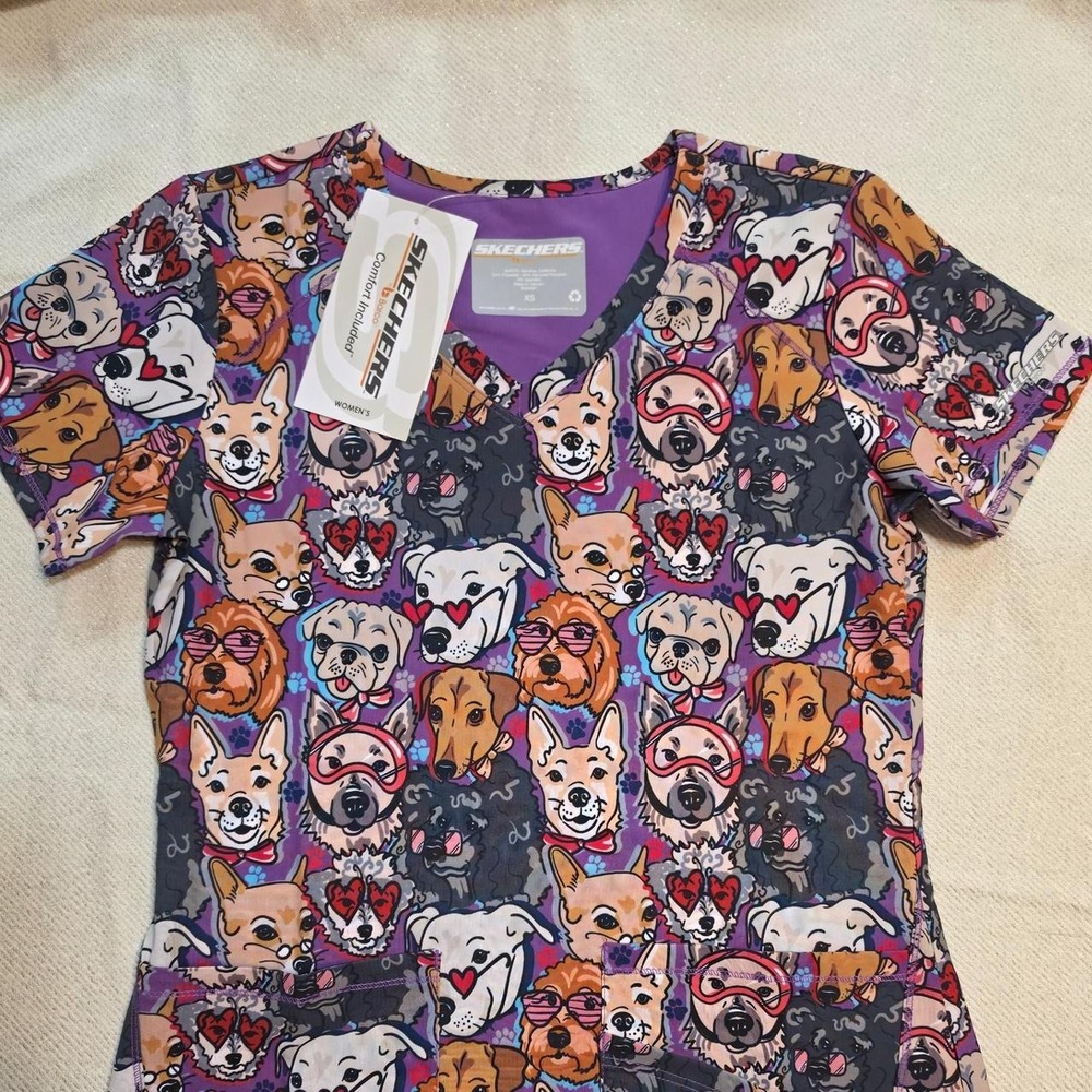 Skechers by Barco Women's Scrub Top – Size XS | NWT | Dog Print Purple |